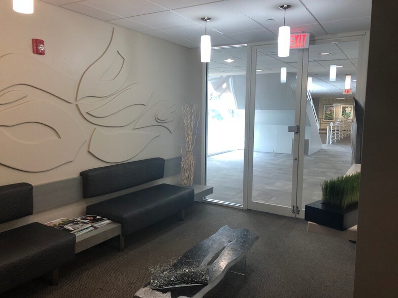 More Photos Of 7900 NW 154th St, Miami Lakes Office For Lease