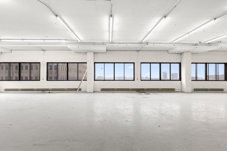 More Photos Of 433 Rue Chabanel O, Montréal Office For Lease