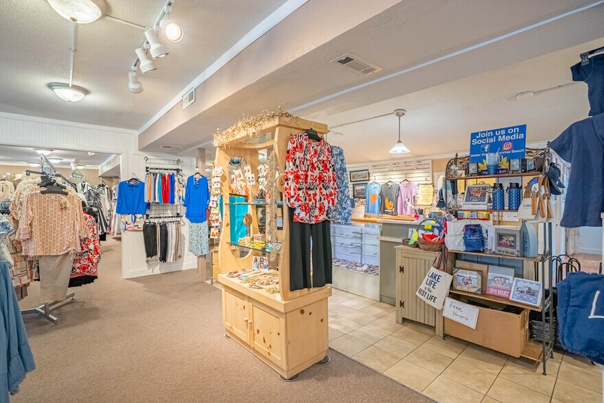 More Photos Of 8 Sunset Hills Ct, Sunrise Beach Storefront For Sale