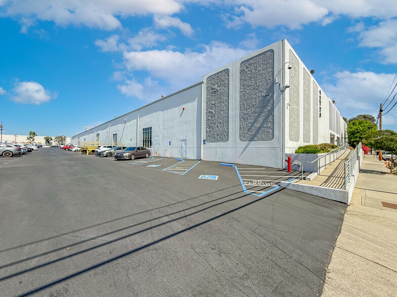 Primary Photo Of 12723 Wentworth St, Pacoima Warehouse For Lease