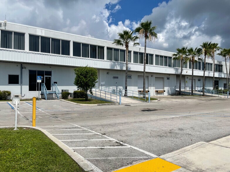 More Photos Of 1800 SW 34th St, Fort Lauderdale Distribution For Lease