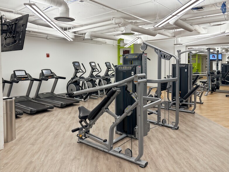 More Photos Of 10 N Martingale Rd, Schaumburg Coworking Space