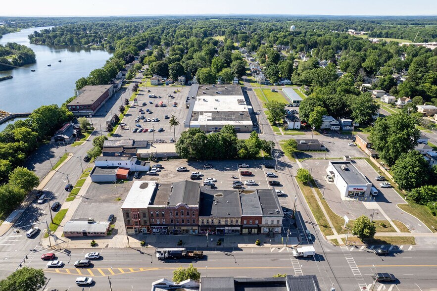 More Photos Of 121 W Broadway, Fulton Storefront Retail Residential For Sale