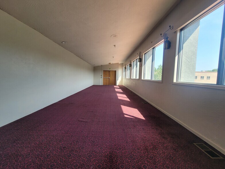 More Photos Of 12300 Old Glenn Hwy, Eagle River Restaurant For Lease