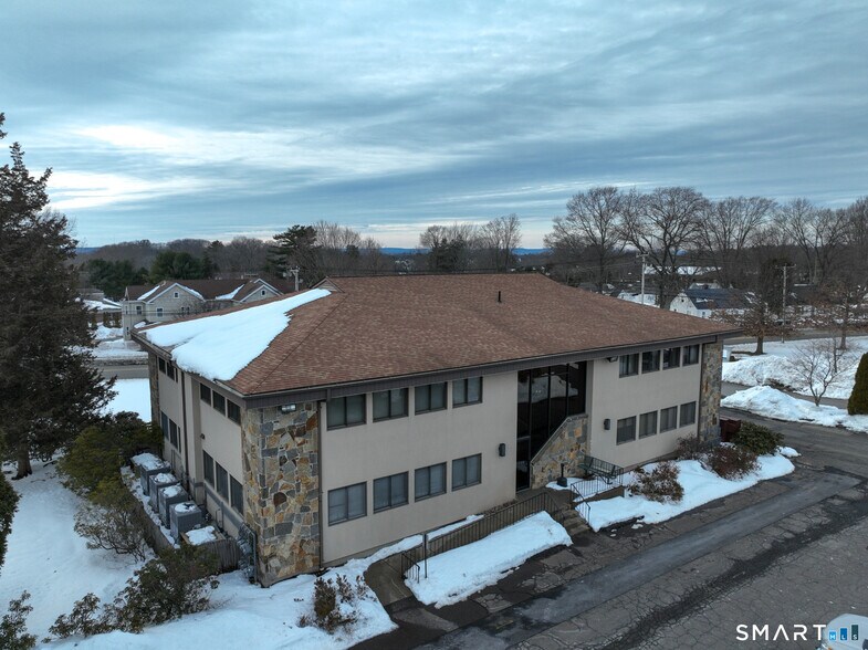 More Photos Of 160 Oak St, Glastonbury Office For Sale