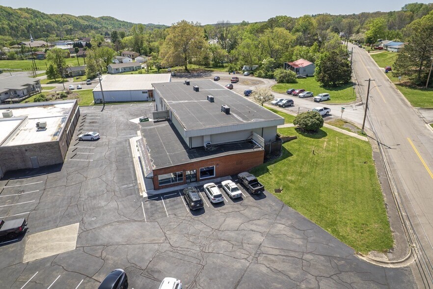 More Photos Of 122-132 Jefferson Ct, Oak Ridge Office For Sale