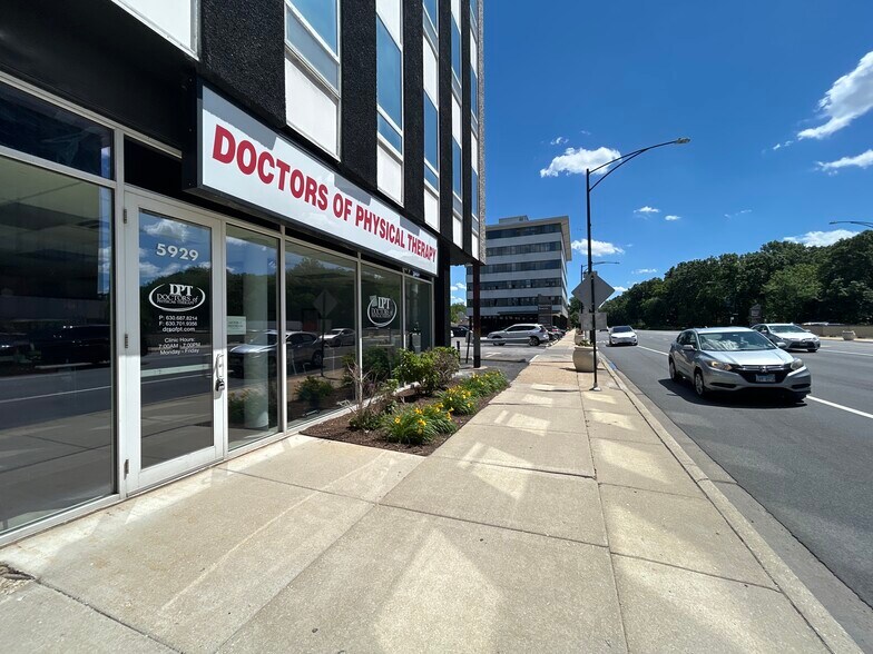 More Photos Of 4747 W Peterson Ave, Chicago Office For Lease