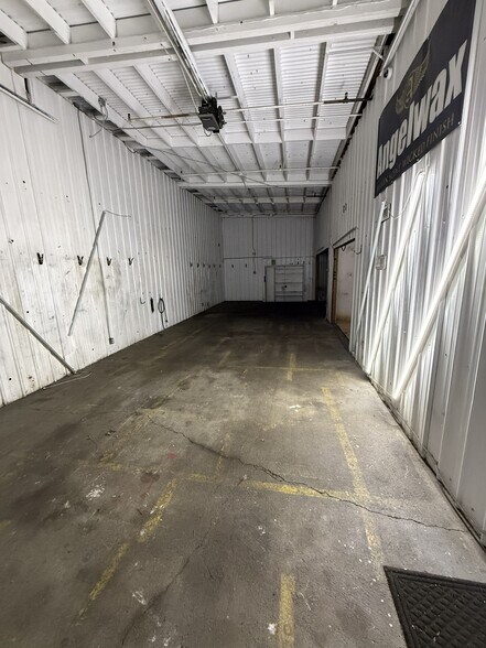 More Photos Of 310 Indianapolis Rd, Mooresville Warehouse For Lease