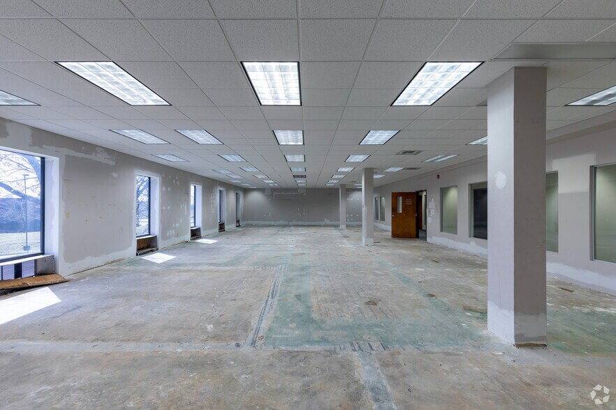 More Photos Of 10401 Linn Station Rd, Louisville Office For Lease