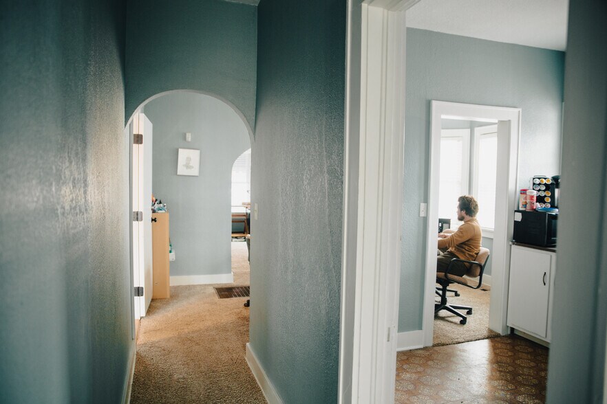 More Photos Of 355 N College Ave, Fayetteville Office For Sale