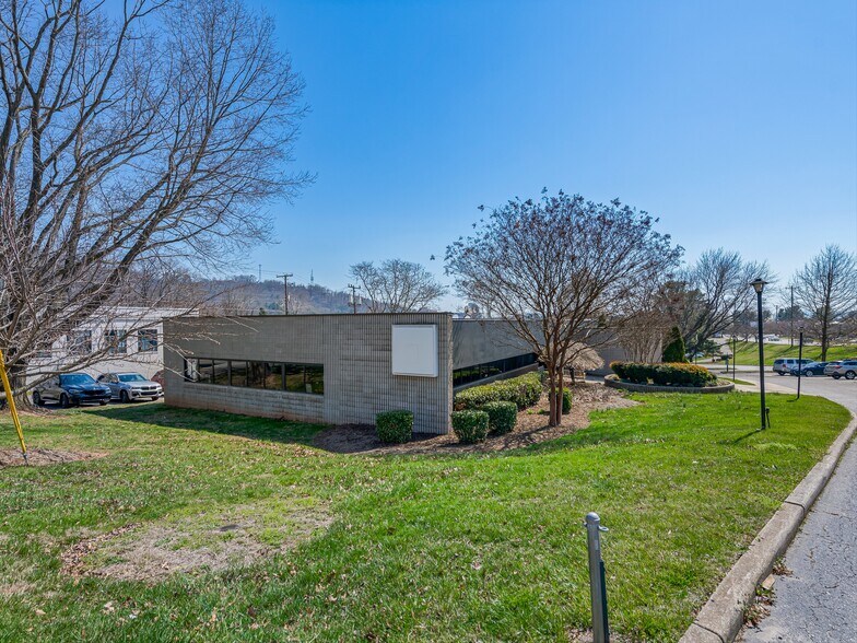 More Photos Of 86 Asheland Ave, Asheville Medical For Lease
