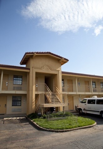 More Photos Of 5201 N State Line Ave, Texarkana Hotel For Sale