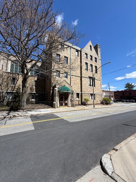 More Photos Of 288 Walnut St, Newton Office For Lease
