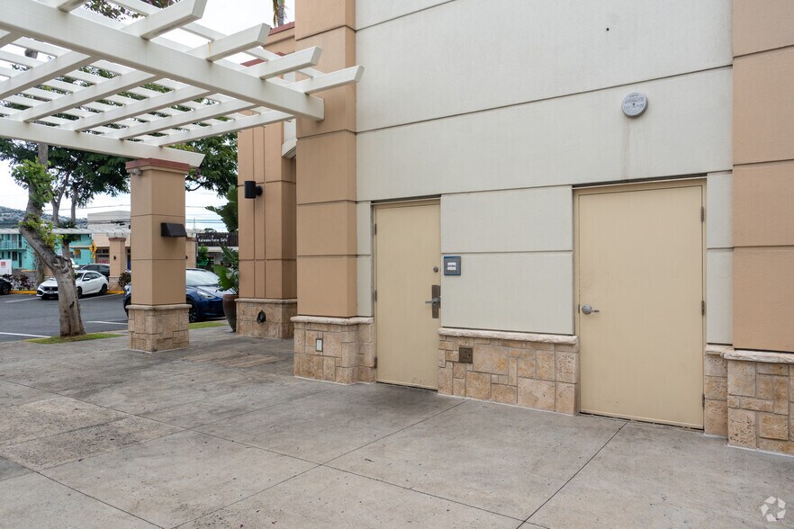 More Photos Of Kapahulu Ave, Honolulu Unknown For Lease