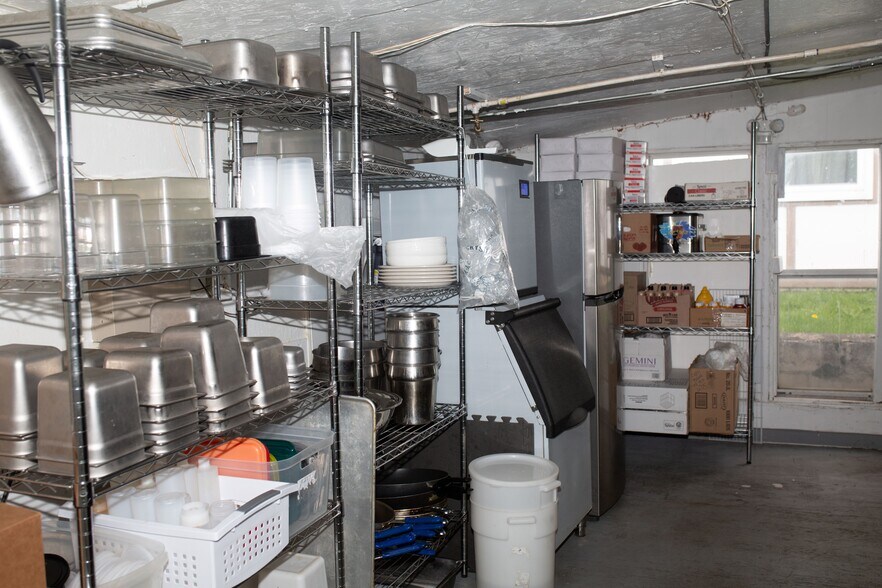 More Photos Of 42 W Spring St, Port Austin General Retail For Lease