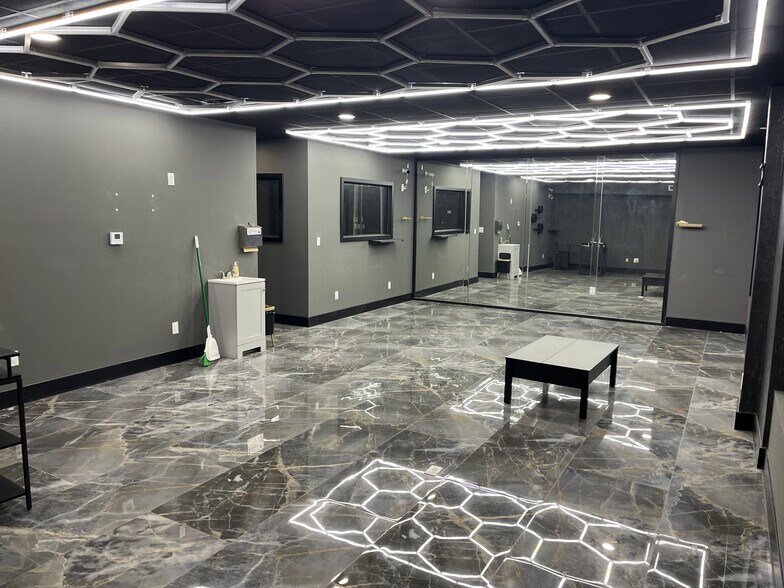 More Photos Of 1586 E Commercial Blvd, Fort Lauderdale General Retail For Sale