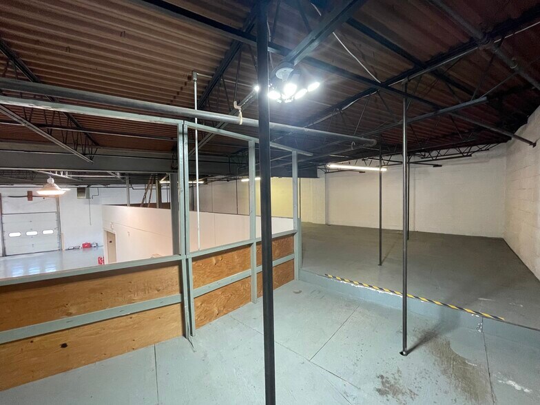 More Photos Of 27 Utter Ave, Hawthorne Manufacturing For Lease
