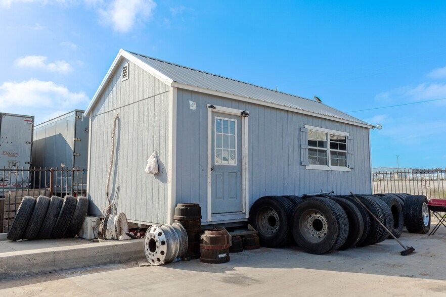 More Photos Of 119 North America Rd, Laredo Land For Sale