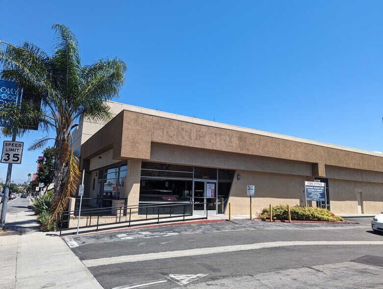 Primary Photo Of 11960-11996 Ventura Blvd, Studio City Unknown For Lease