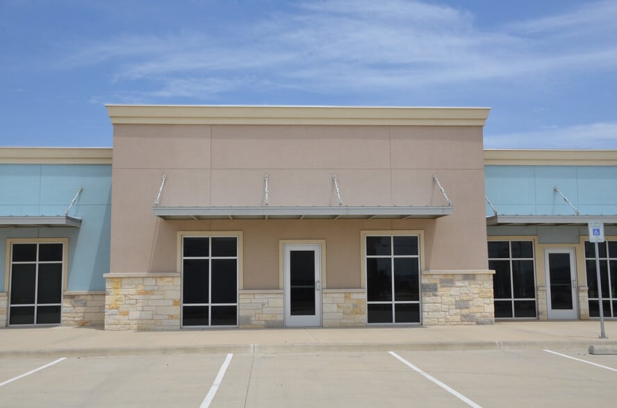 More Photos Of 5701 Mark IV Pky, Fort Worth Storefront Retail Office For Lease