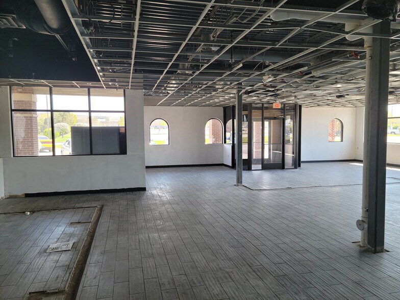 More Photos Of 13810-13854 Lakeside Cir, Sterling Heights Storefront Retail Office For Lease