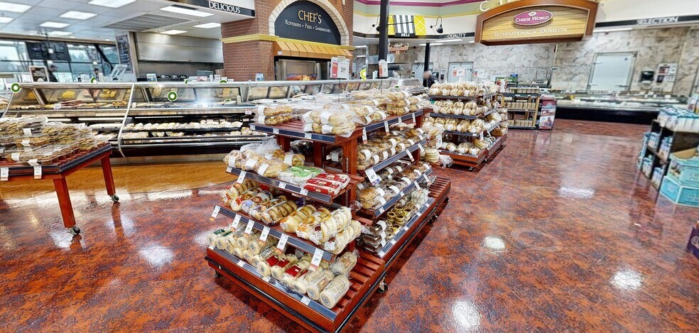 More Photos Of 5800 Turner Rd, Nanaimo Supermarket For Lease
