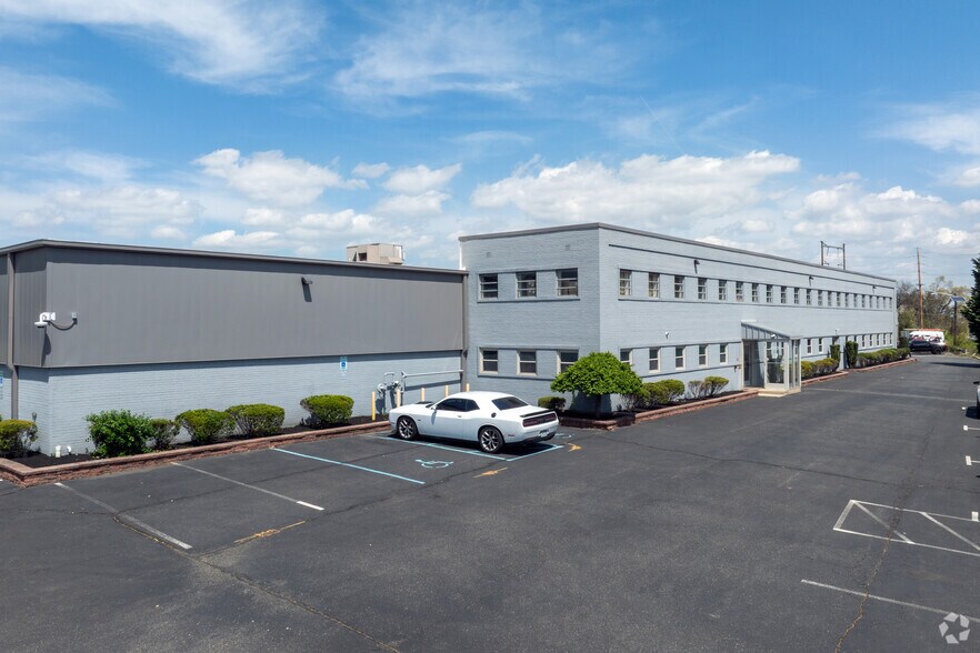 More Photos Of 6901 N Crescent Blvd, Pennsauken Warehouse For Lease