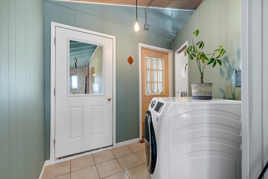 More Photos Of 89 Route 169, Woodstock Airport For Sale