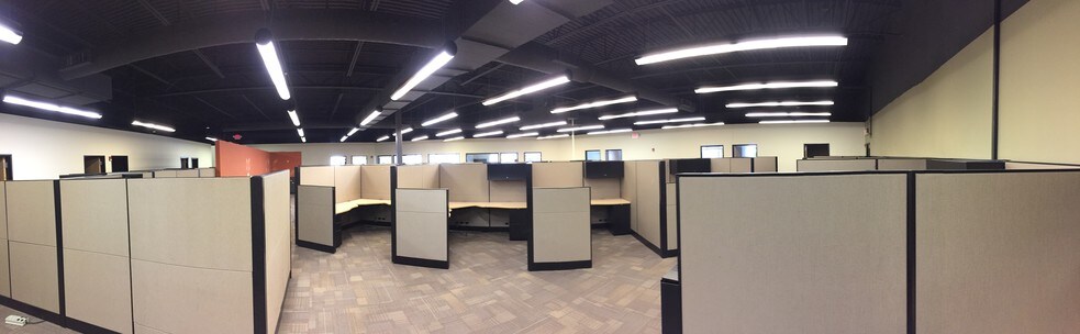 More Photos Of 4545 W Davis St, Dallas Distribution For Sale