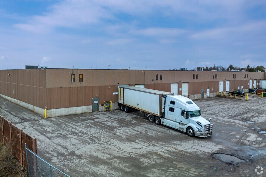 More Photos Of 370 Tapscott Rd, Toronto Warehouse For Lease
