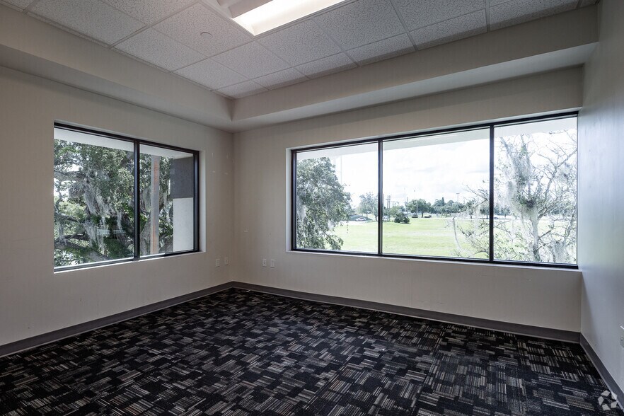 More Photos Of 5642-5652 Meadowlane St, New Port Richey Office For Sale