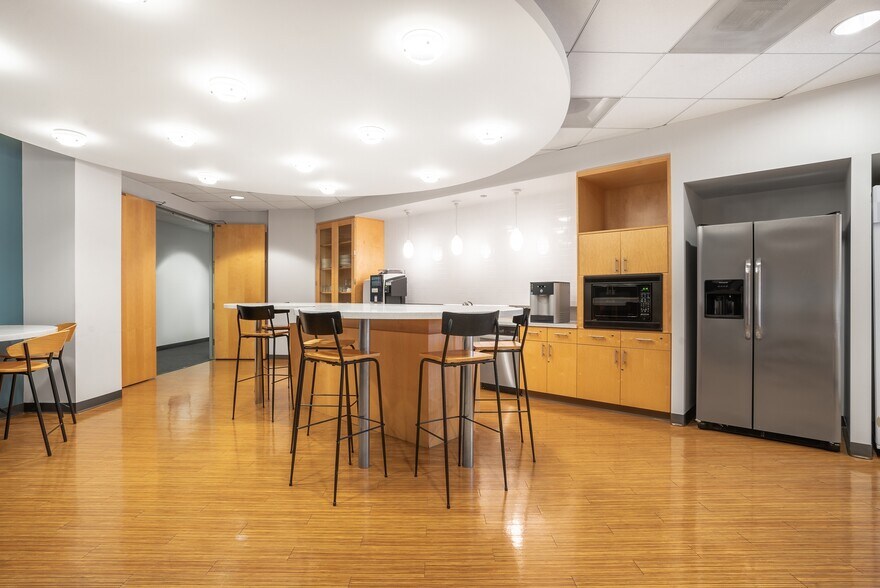 More Photos Of 6200 Stoneridge Mall Rd, Pleasanton Coworking Space