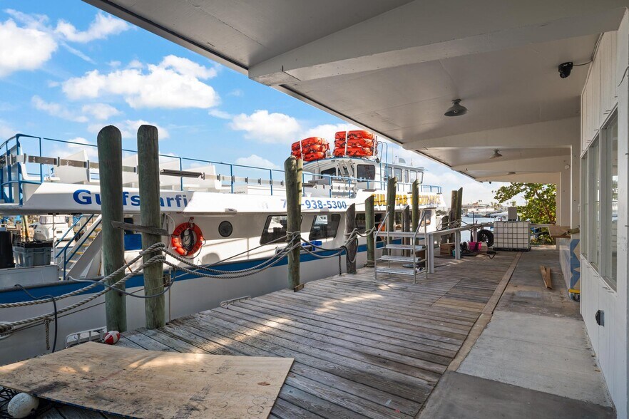 More Photos Of 810 Dodecanese Blvd, Tarpon Springs Marina For Sale