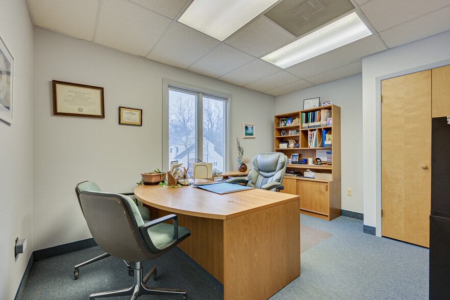 More Photos Of 11 Clyde Rd, Somerset Office For Sale
