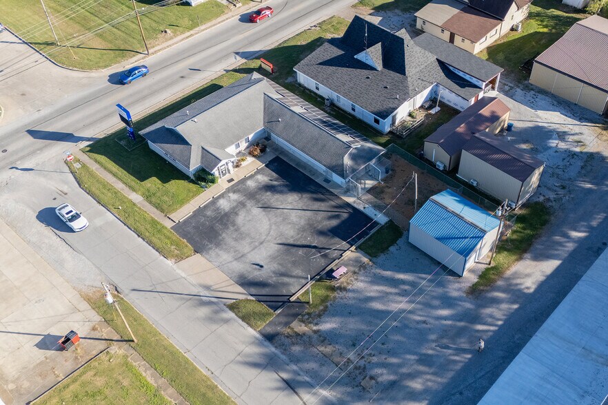 More Photos Of 602 S Court St, Marion Office For Sale