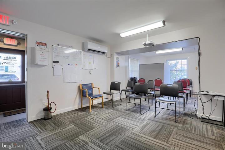 More Photos Of 1604 Lititz Pike, Lancaster Office For Lease