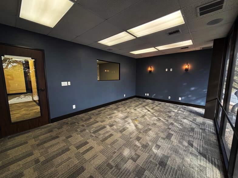 More Photos Of 5545 Fredericksburg Rd, San Antonio Medical For Lease