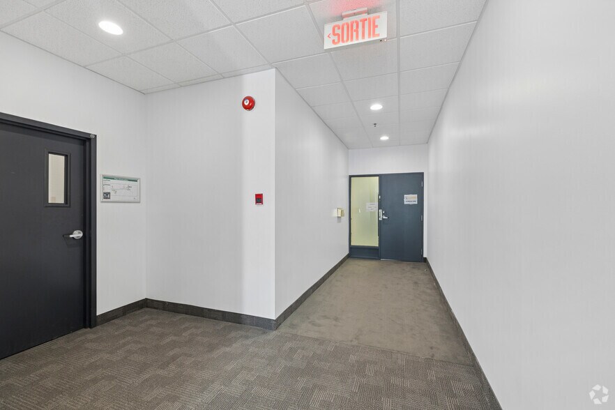 More Photos Of 1400 Av St-Jean-Baptiste, Québec Flex For Lease