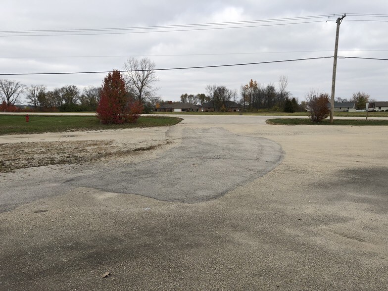 More Photos Of 1539 W US Route 6, Morris Showroom For Sale