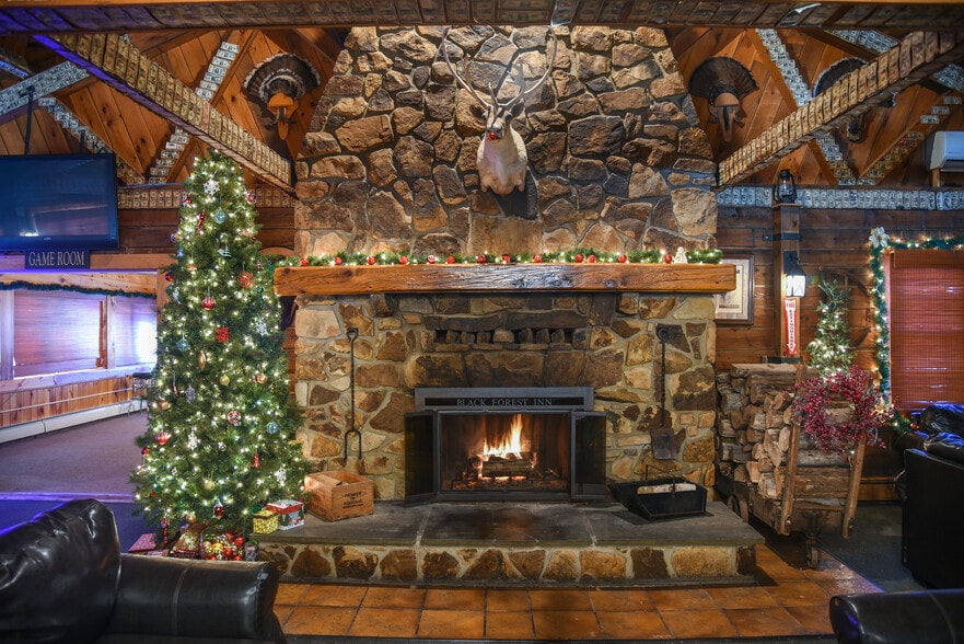 More Photos Of 32600 N State Route 44, Slate Run Hotel For Sale