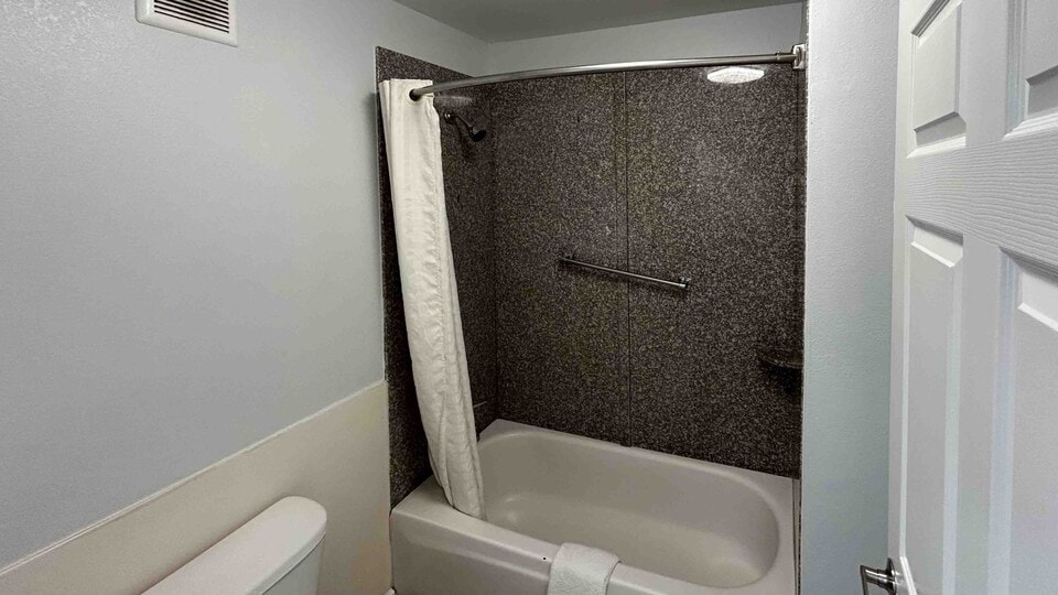 More Photos Of 125 Rushing Rd W, Denham Springs Hotel For Sale