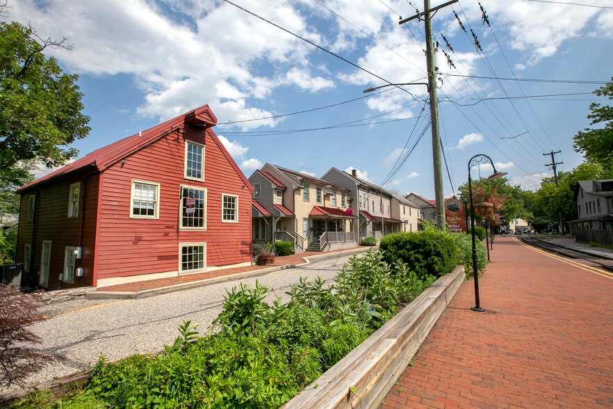 More Photos Of 30 W Bridge St, New Hope Freestanding For Lease