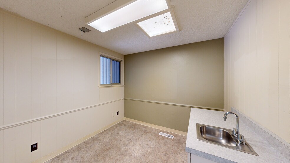 More Photos Of 13350 Big Basin Way, Boulder Creek Medical For Lease