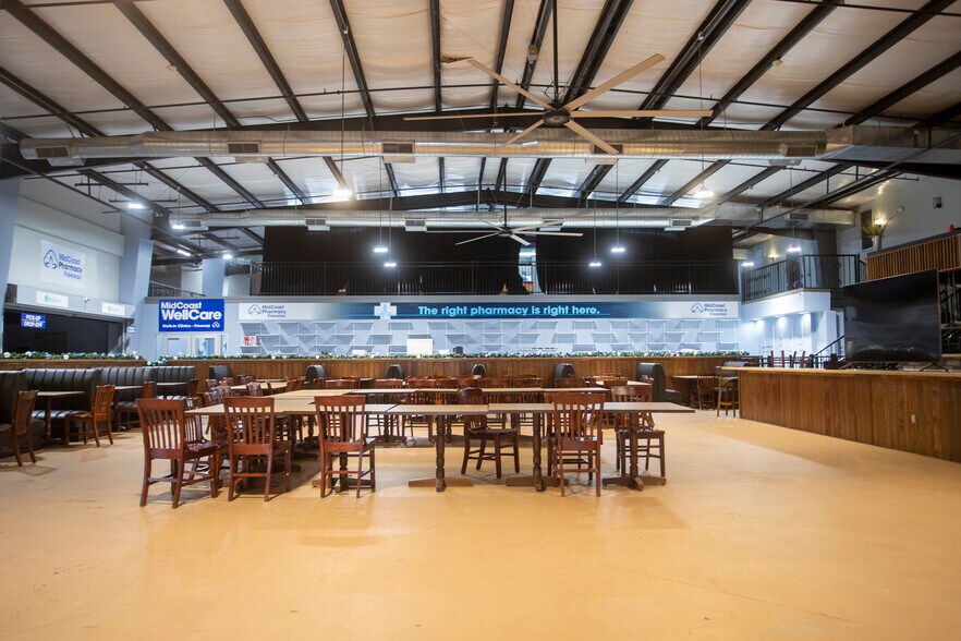 More Photos Of 25000 US 59 Rd, El Campo Flex For Sale