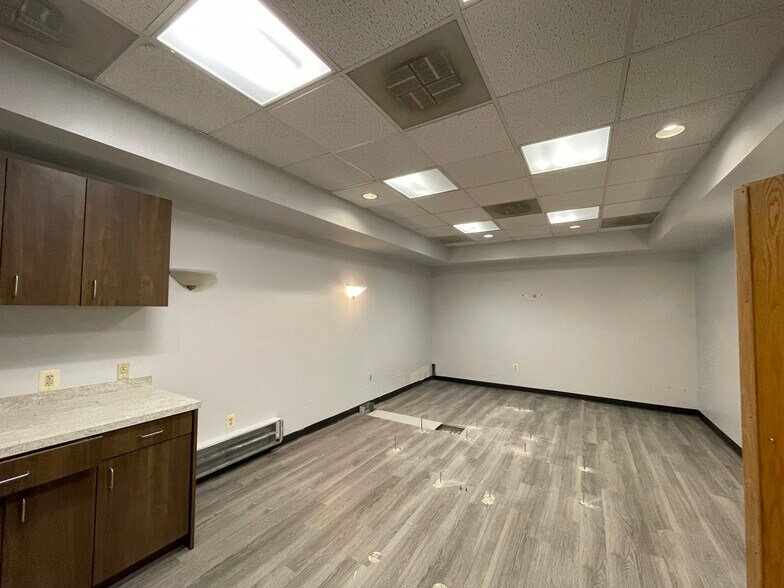 More Photos Of 11325 Pembrooke Sq, Waldorf Medical For Sale