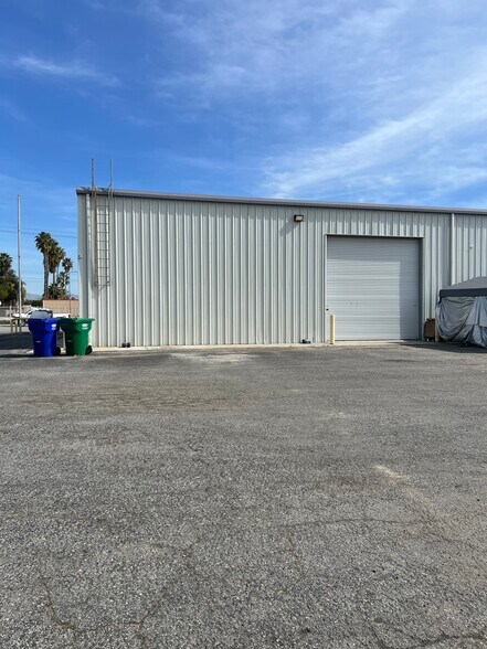More Photos Of 8032 Dimiller Dr, Bakersfield Warehouse For Lease