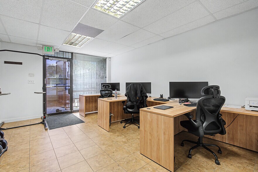 More Photos Of 6045-6047 Vineland Ave, North Hollywood Office For Sale