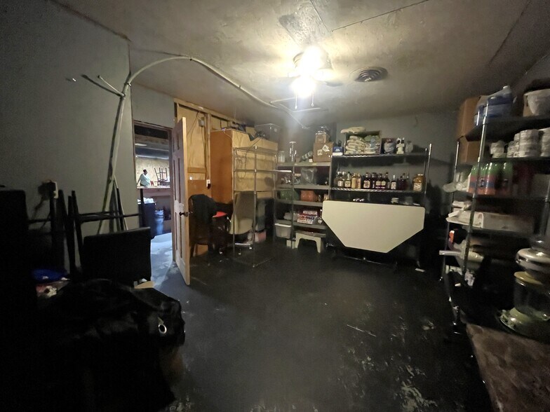 More Photos Of 219 Main St, Hale Flex For Sale