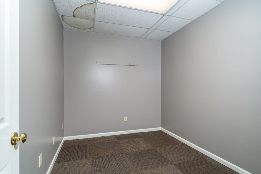 More Photos Of 1600 N Coalter St, Staunton Office For Lease