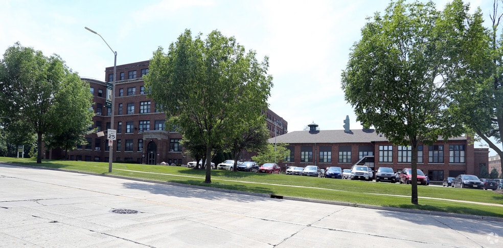 More Photos Of 10437 W Innovation Dr, Milwaukee Office For Lease